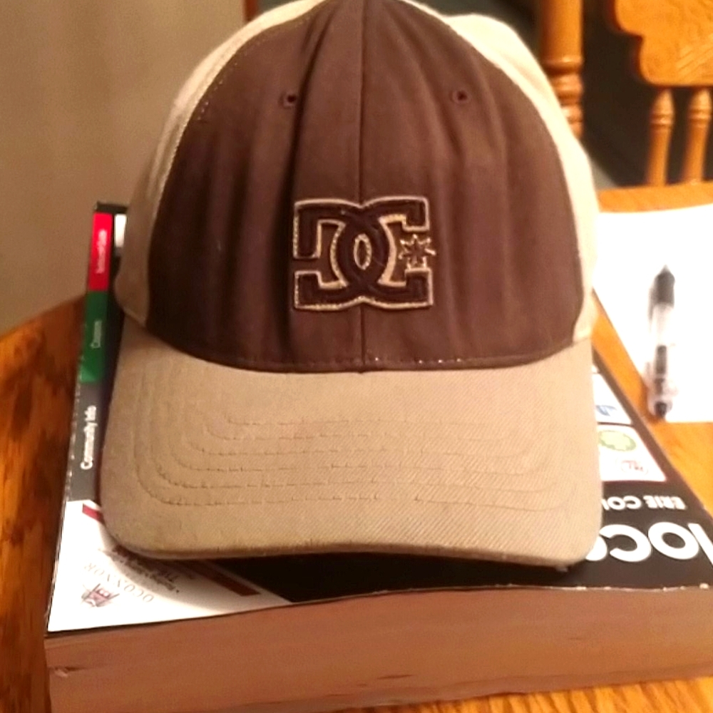Men's S-M flexfit DC skateboarding hat